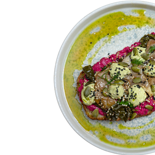 istiridye mantarli, ispanakli ve pancar humuslu ekmek üstü tost